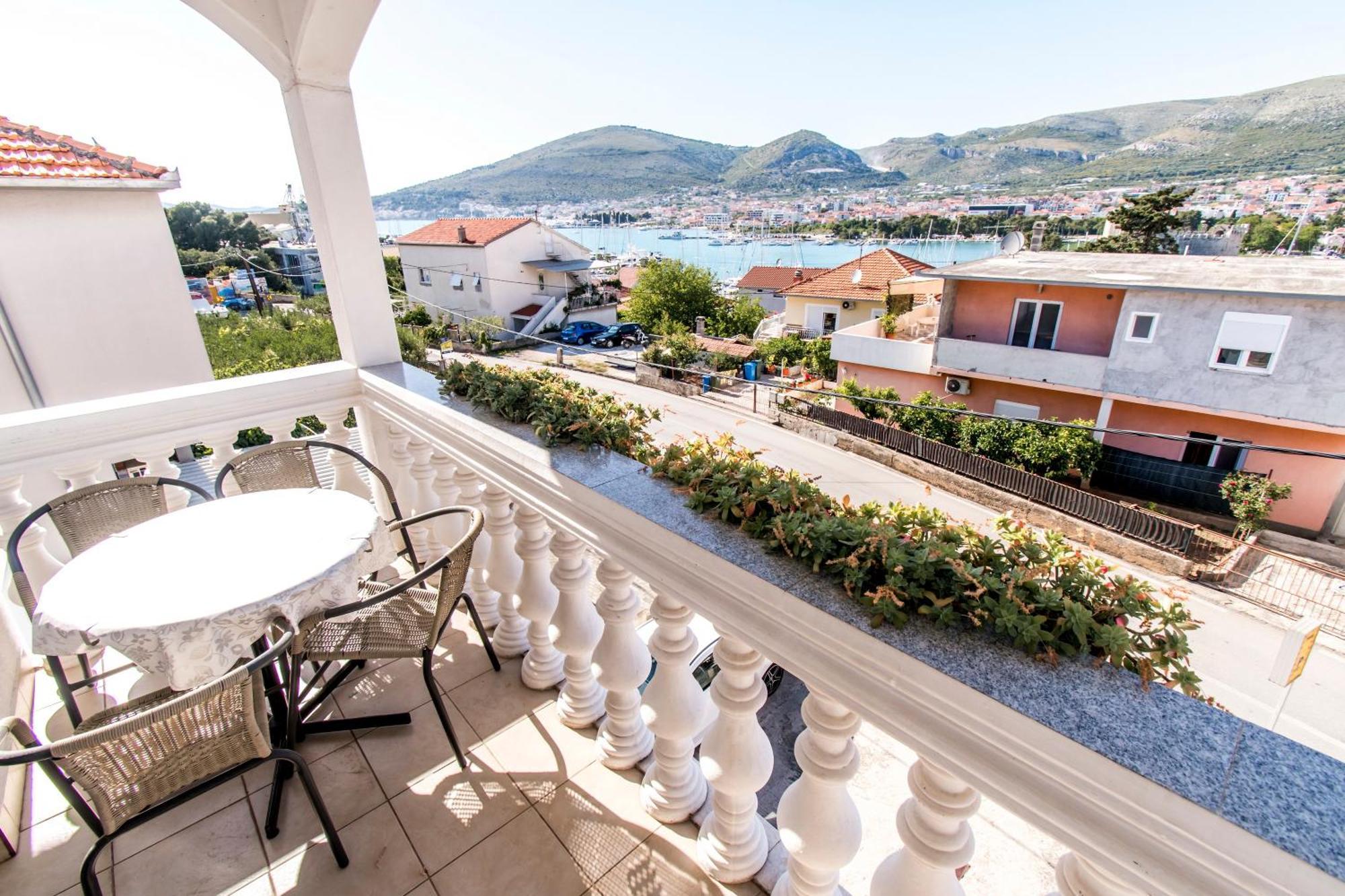 Apartments Curic Trogir Bagian luar foto